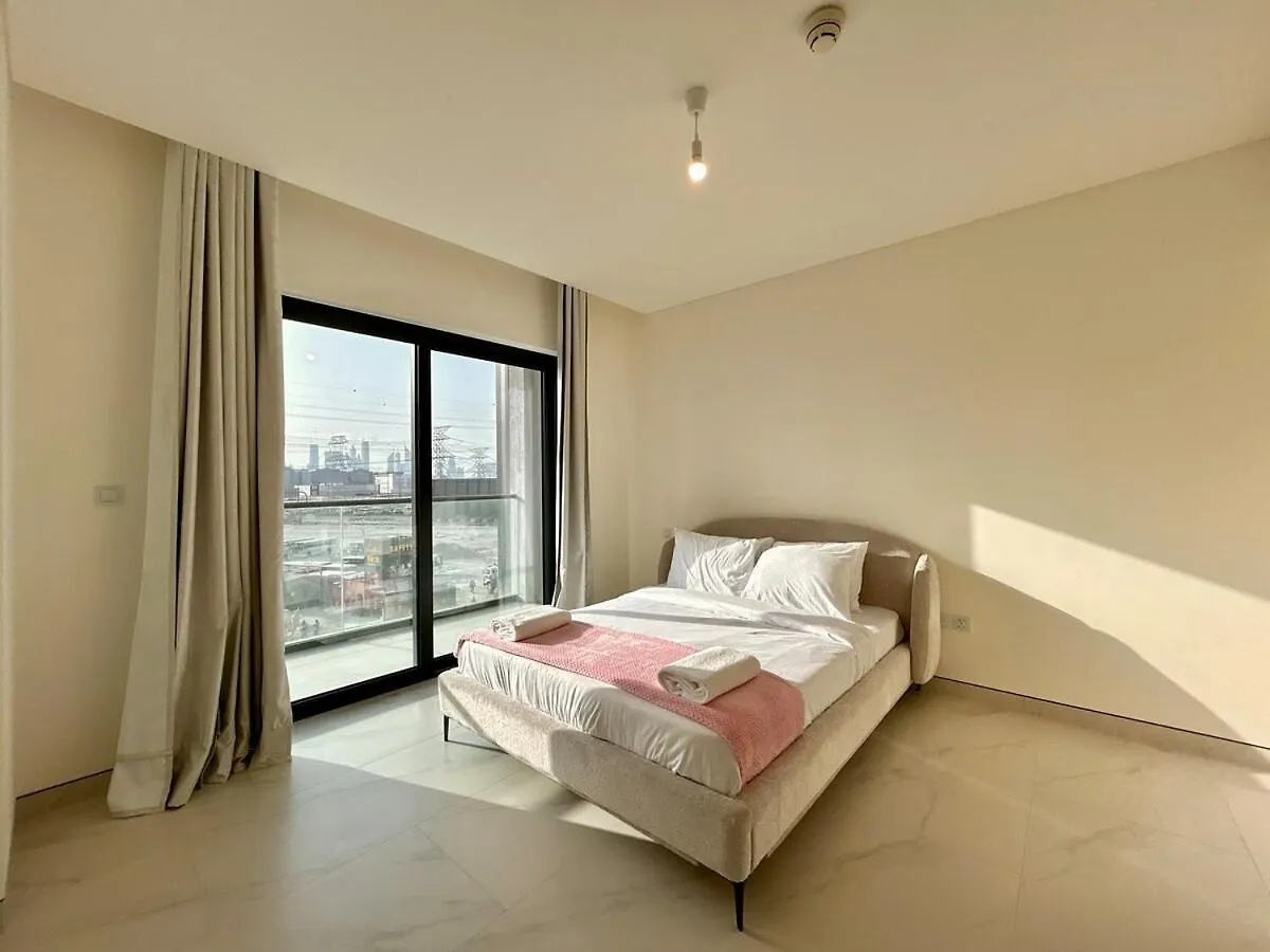 Homes2Retreat - Cozy 2Br In Sobha Realty Dubai 0*,