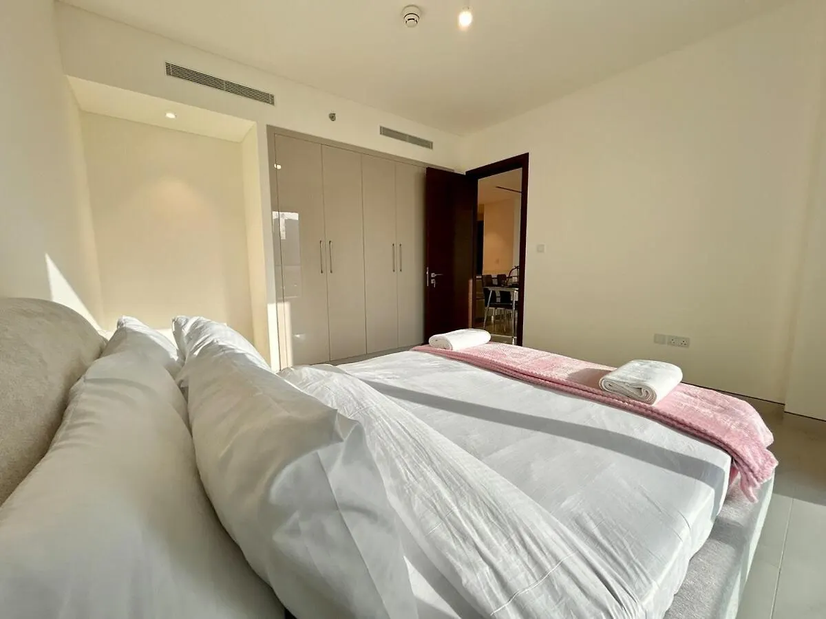 Homes2Retreat - Cozy 2Br In Sobha Realty ドバイ