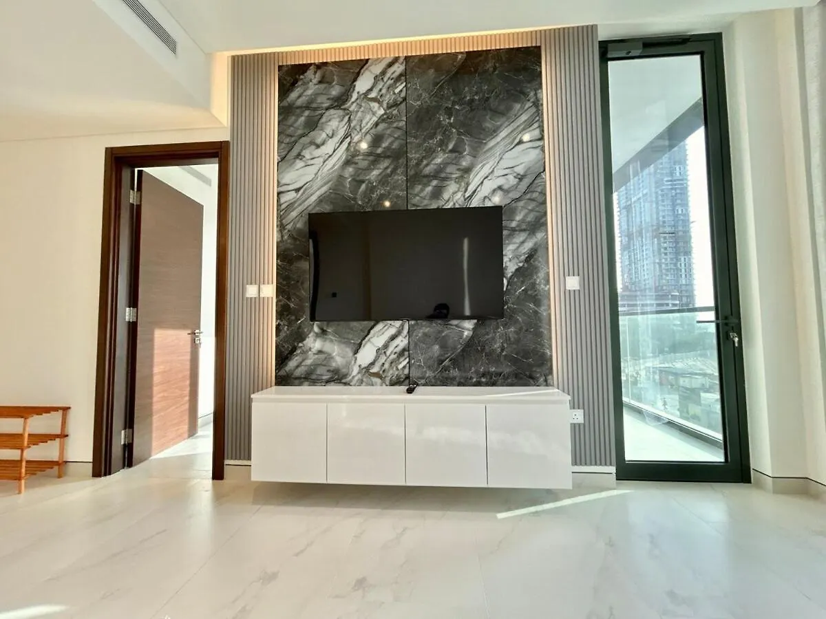 Homes2Retreat - Cozy 2Br In Sobha Realty ドバイ アパート