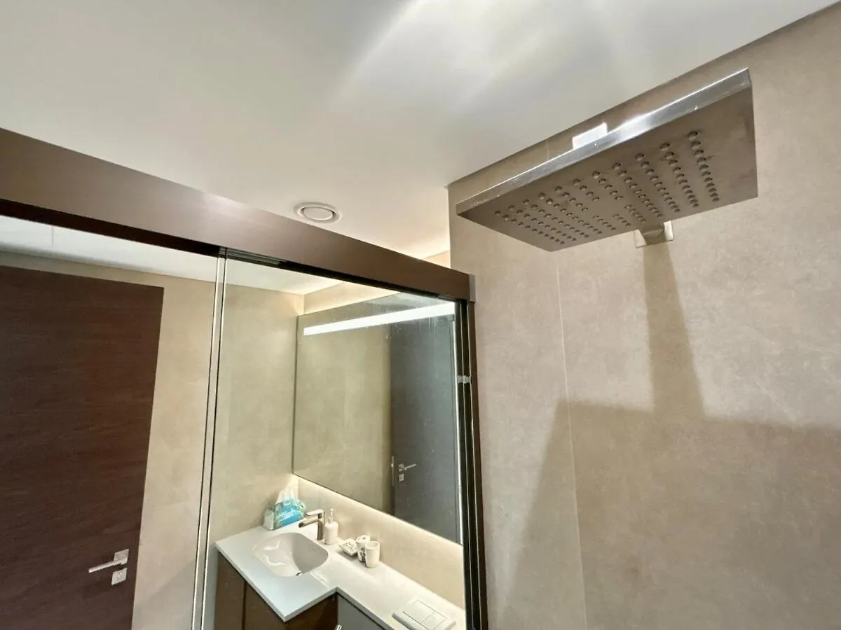 Homes2Retreat - Cozy 2Br In Sobha Realty ドバイ