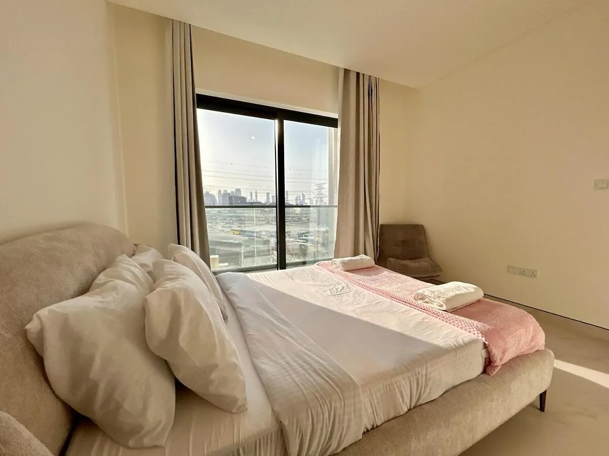 Homes2Retreat - Cozy 2Br In Sobha Realty ドバイ