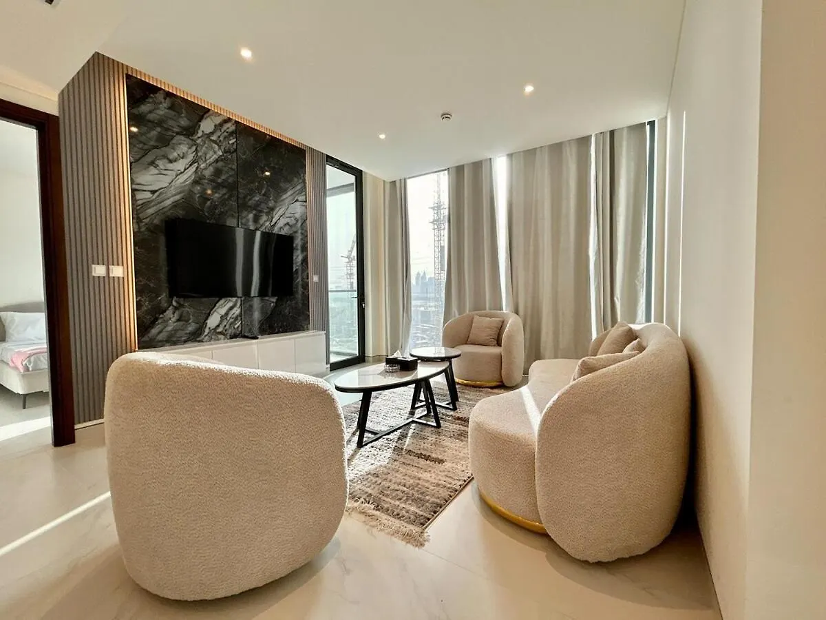 アパート Homes2Retreat - Cozy 2Br In Sobha Realty ドバイ